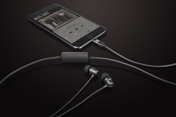 The HPL1 earbuds can be used with the iPhone 7 or other Apple devices with a Lightning plug.
