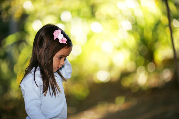 Coarse bokeh on a photo shot using a DSLR camera with an 85 mm lens and 70 mm entrance pupil diameter, which corresponds to f/1.2.
